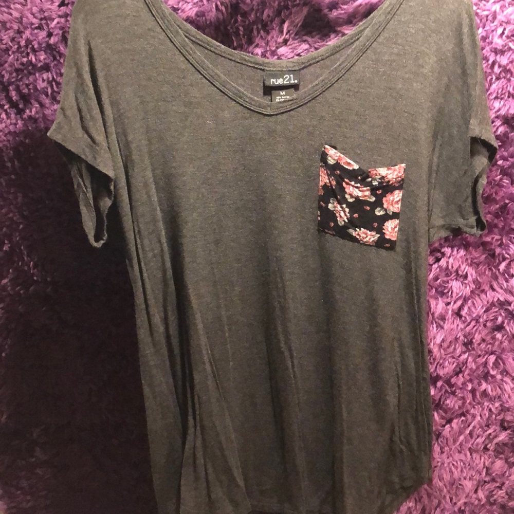 rue21: Gray Floral Pocket Tee